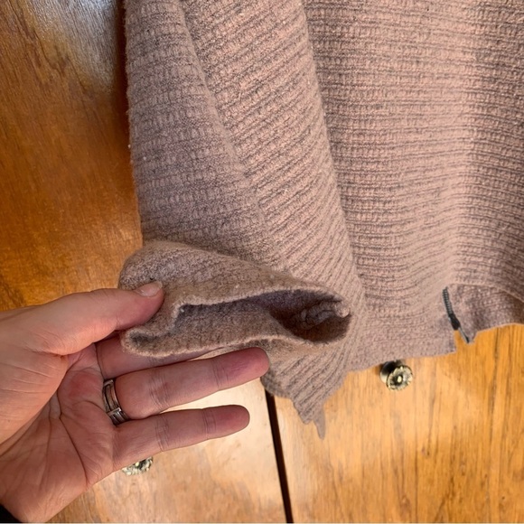 Free People Women’s Light Pink Wool Blend Oversized Pullover Sweater small - Picture 4 of 10